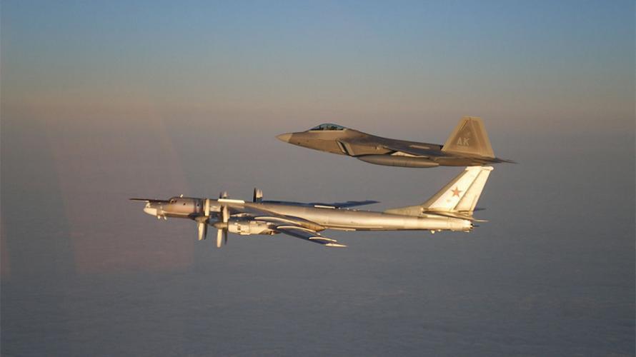 Αμερικανικά μαχητικά αεροσκάφη stealth αναχαίτισαν ρωσικά βομβαρδιστικά στα ανοικτά των ακτών της Αλάσκας