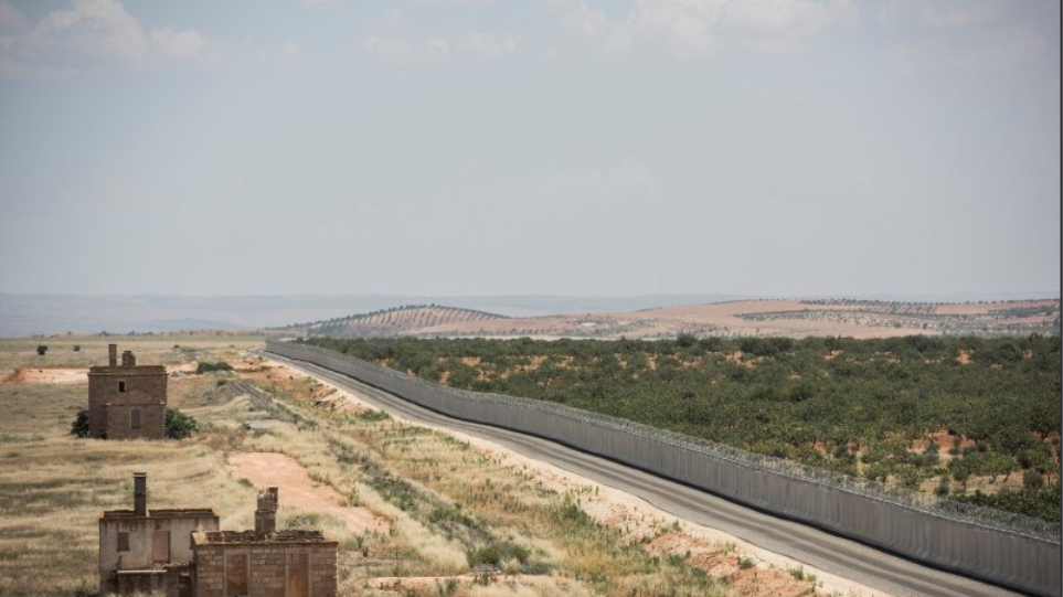 Φωτογραφίες: Η Τουρκία έκλεισε με φράχτη 764 χλμ τα σύνορά της με τη Συρία