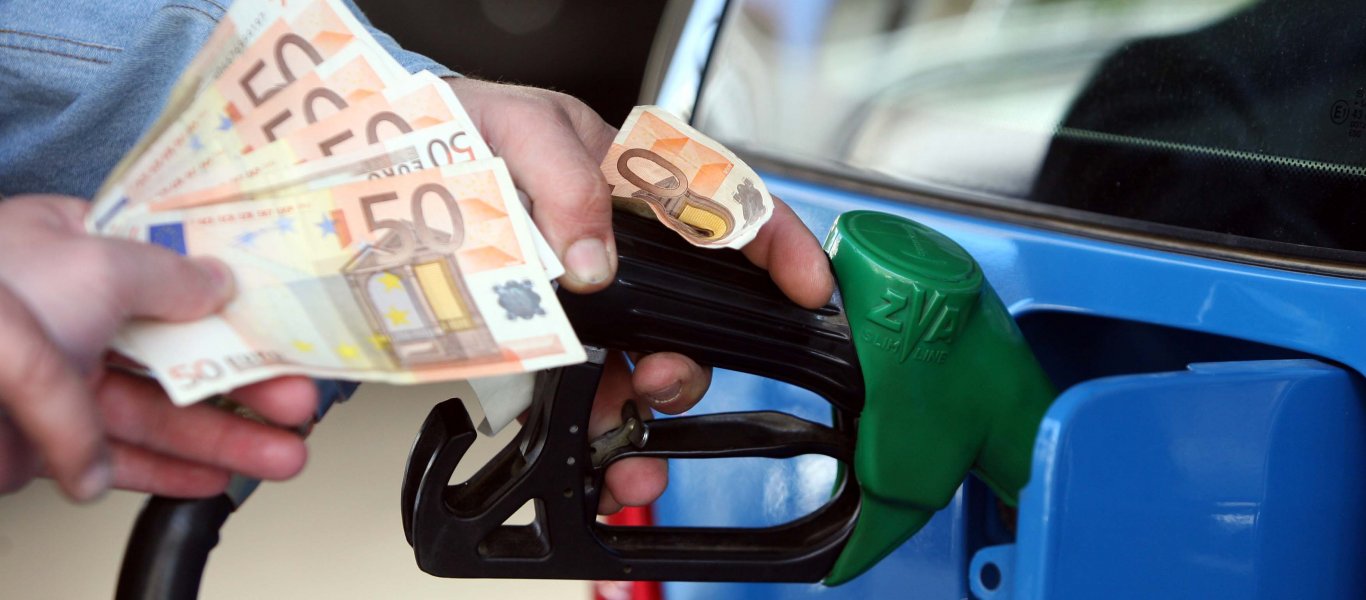 Μόνο στην Ελλάδα: Η τιμή του πετρελαίου πέφτει αλλά η τιμή της βενζίνης ανεβαίνει και ξεπερνάει τα 2 ευρώ στα νησιά!