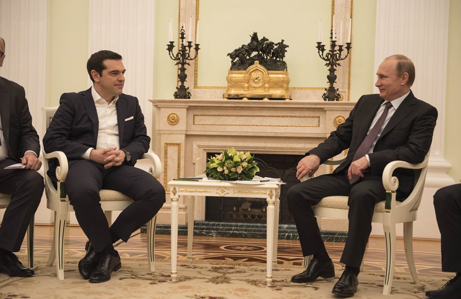 Ρωσικά «πυρά» κατά Τσίπρα: «Ψευτο-ευρωσκεπτικιστής ο Ελληνας Πρωθυπουργός» – Παρομοιάζουν την Κυβέρνηση με το εγκάθετο καθεστώς της Ουκρανίας