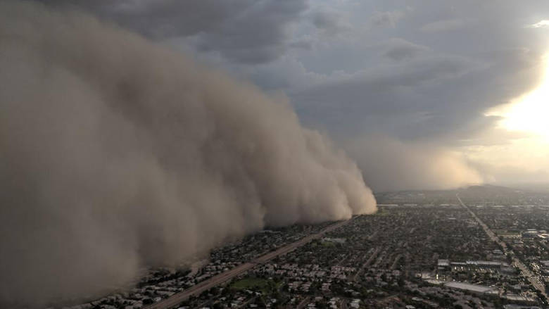 Αριζόνα: Η στιγμή που γιγάντιο κύμα σκόνης καλύπτει ολόκληρη πόλη