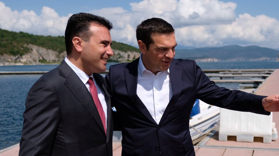 Σκόπια: Ο Ζάεφ πανηγυρίζει ότι κέρδισε σε 10 σημεία με τη «Βόρεια Μακεδονία»