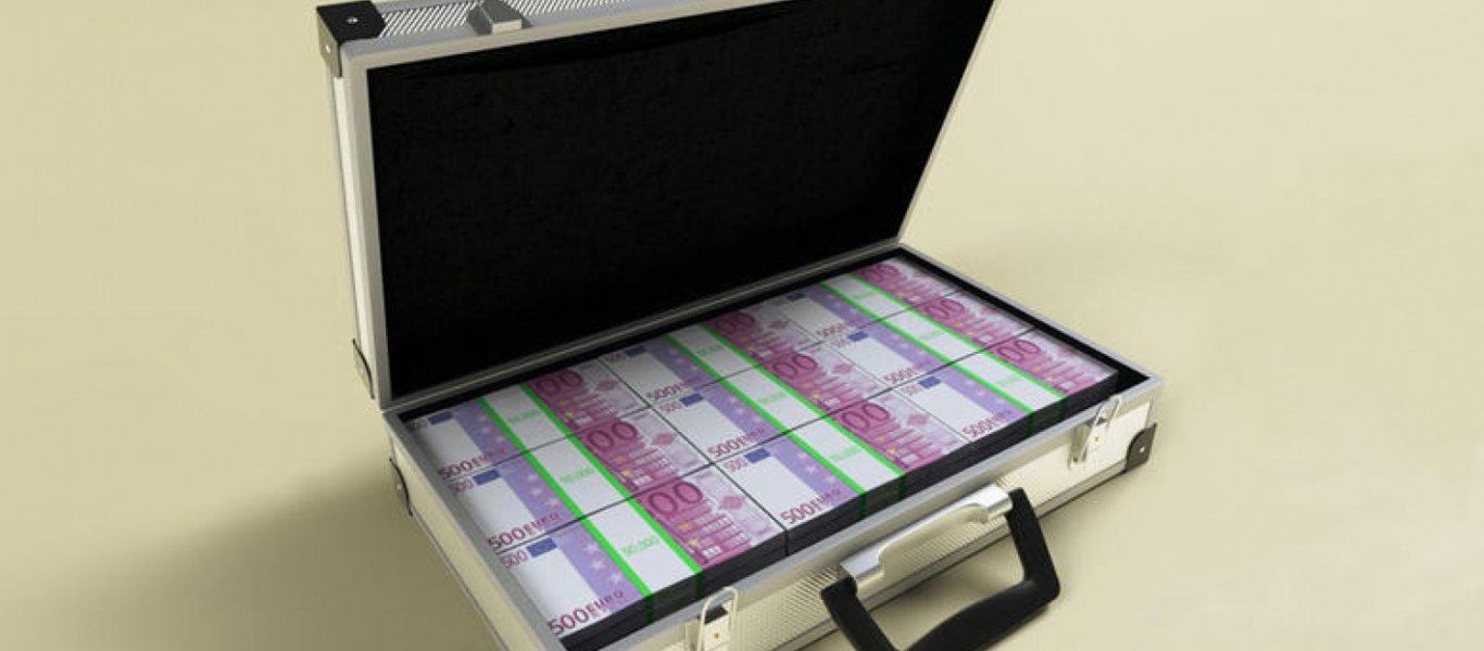 Βουλή Σκοπίων: Πηγαινοέρχονται βαλίτσες γεμάτες λεφτά – Πέντε ομάδες ασκούν πιέσεις για λογαριασμό Ζ.Ζάεφ
