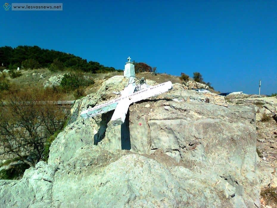 Cross in Lesvos pulled down after coexistence group on the island claims it’s offensive to migrants
