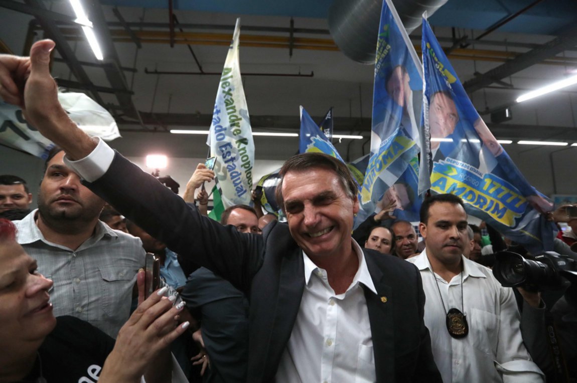 Έτοιμος να βγει πρόεδρος στη Βραζιλία ο Μπολσονάρου, που δηλώνει ανοικτά «θαυμαστής του Τραμπ»