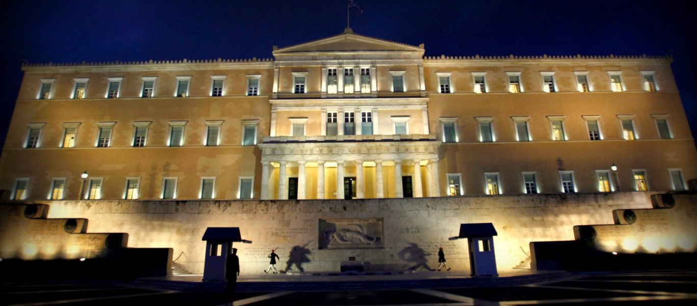 Νυχτερινή εισβολή μεθυσμένου οδηγού στην Βουλή μετά από καταδίωξη σε όλη την Αθήνα!