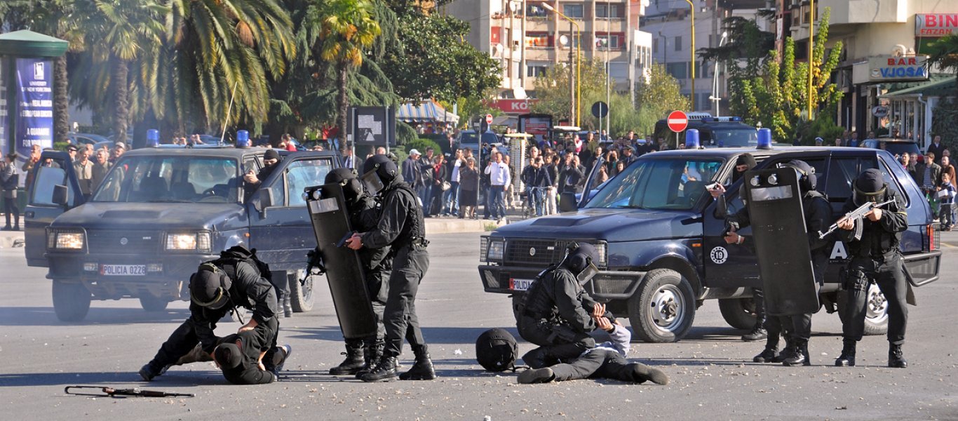 Αλβανικό πογκρόμ κατά Ελλήνων στη Βόρεια Ήπειρο: Μαζικές συλλήψεις μετά την κηδεία Κ.Κατσίφα (upd,φωτό)