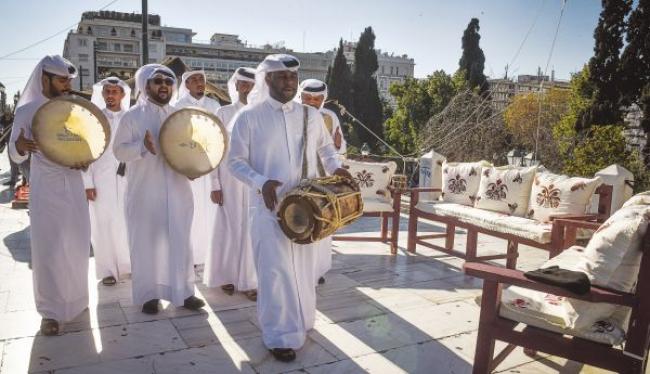 Είναι εικόνες αυτές; Ο Καμίνης μετέτρεψε την πλατεία Συντάγματος σε χαλιφάτο του Κατάρ