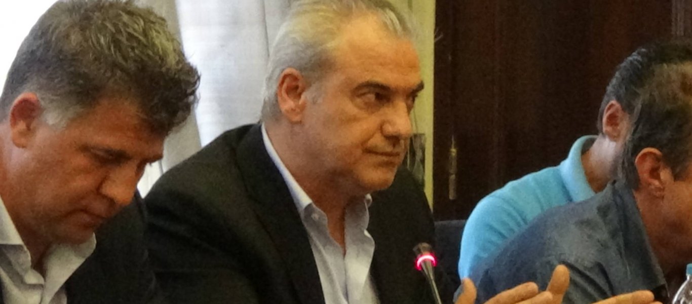 Βουλευτής του ΣΥΡΙΖΑ έδωσε λεφτά σε παιδιά για τα κάλαντα και αυτά του τα έδωσαν πίσω γιατί «Πρόδωσε την Μακεδονία»!