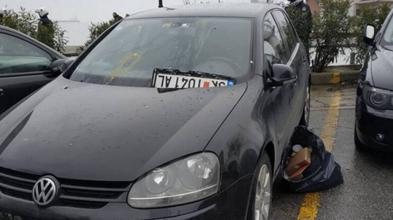 Θεσσαλονίκη: Είδαν σκοπιανές πινακίδες σε αυτοκίνητο και τις… ξήλωσαν