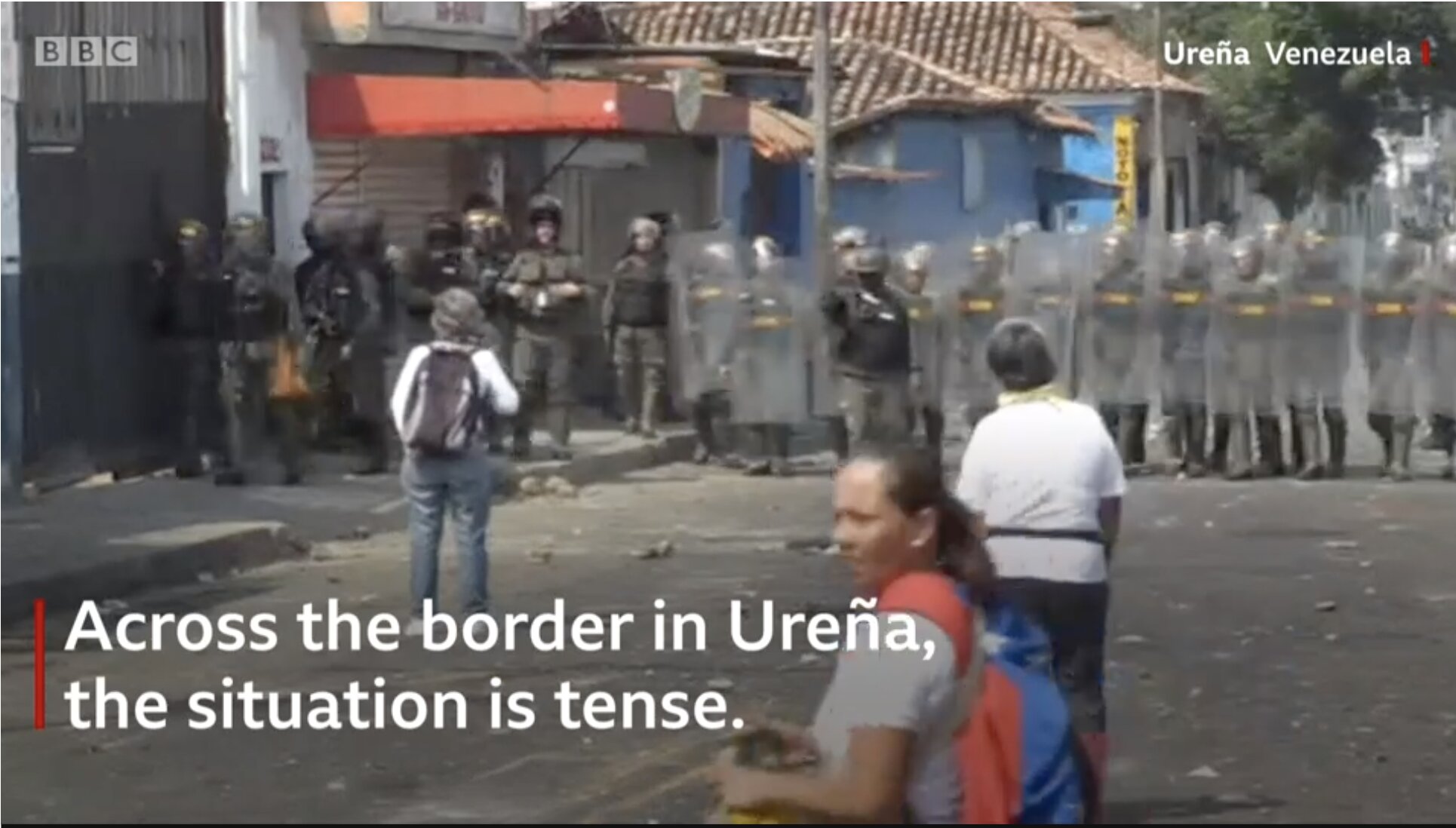 Venezuela crisis: Clashes break out at border towns