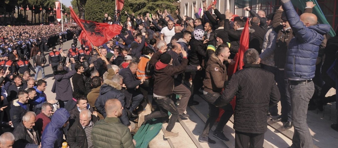 Αλβανία: Διέφυγε ο Ε.Ράμα θέτοντας σε ετοιμότητα τον Στρατό – Απειλoύν Σόρος & Γερμανία τους βουλευτές που παραιτήθηκαν