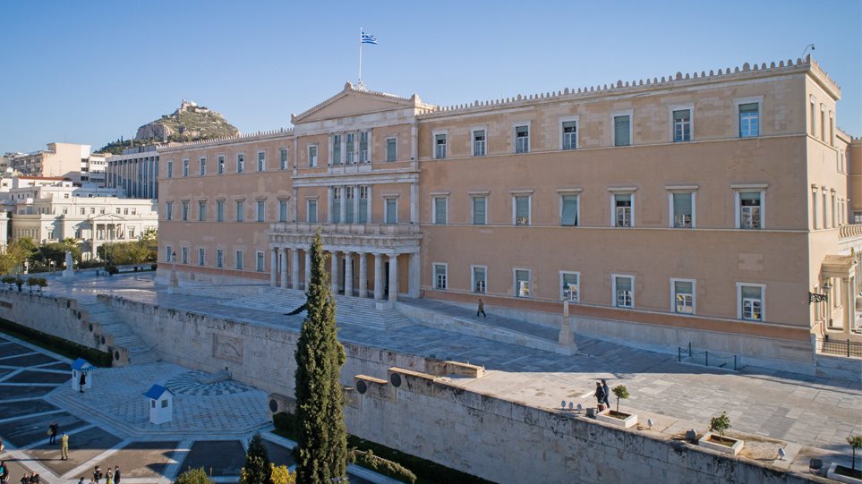 Το Γραφείο Προϋπολογισμού της Βουλής αποδομεί το success story του ΣΥΡΙΖΑ για την οικονομία