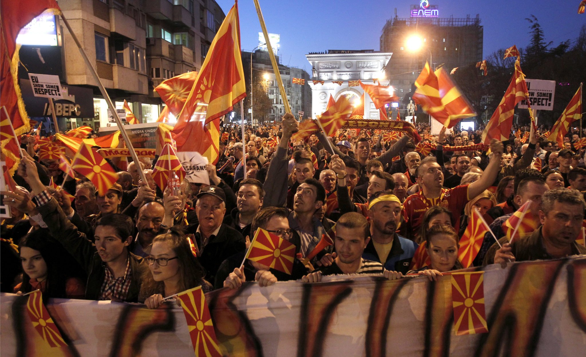 Έρχεται η απόλυτη «κόλαση» στα Σκόπια: VMRO & οργανώσεις ετοιμάζονται για «πόλεμο» με τον Ζάεφ – «Θα ακύρωσουμε τις “Πρέσπες”»
