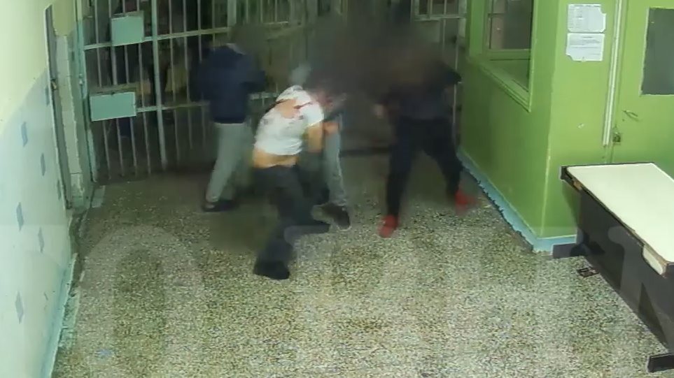 Φυλακές Κορυδαλλού: Βίντεο – σοκ από τη δολοφονία Αλβανού κρατούμενου