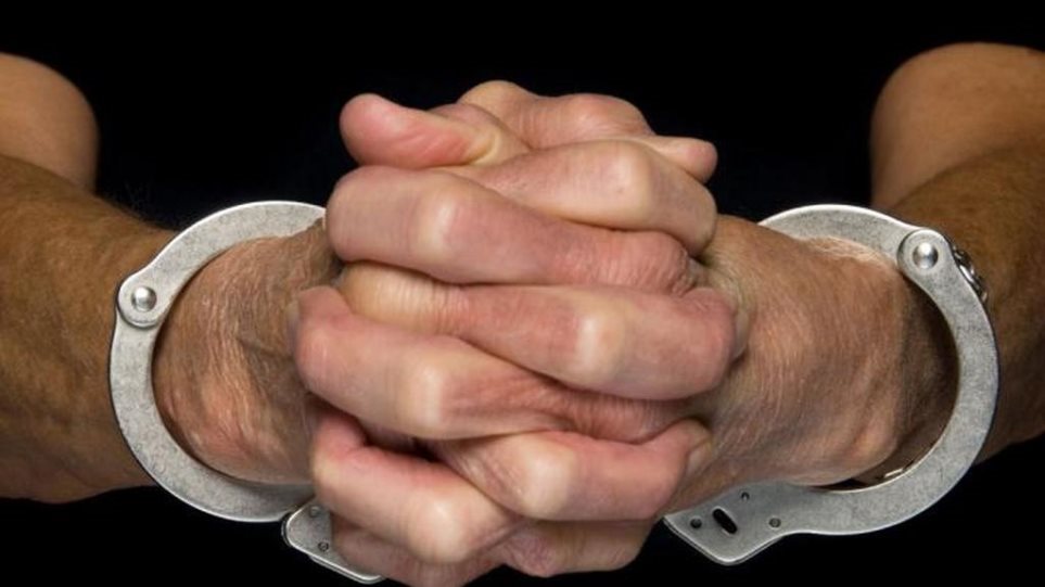 «Μαφία των φυλακών»: Συνελήφθησαν δύο δικηγόροι για συμμετοχή στην οργάνωση
