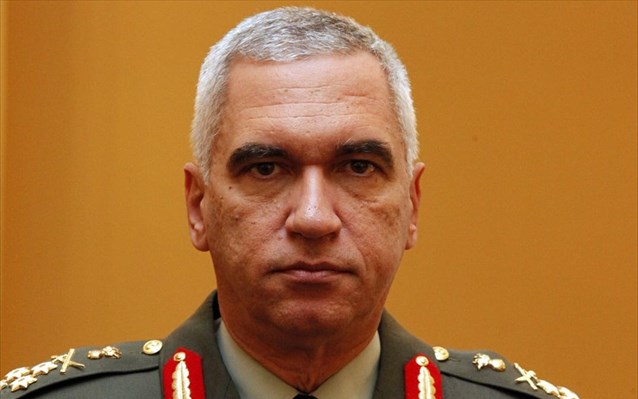 Σοβαρές καταγγελίες Στρατηγού Κωσταράκου κατά Αποστολάκη: «Προσπαθεί να μπλέξει τις ένοπλες δυνάμεις στο πολιτικό παιχνίδι»