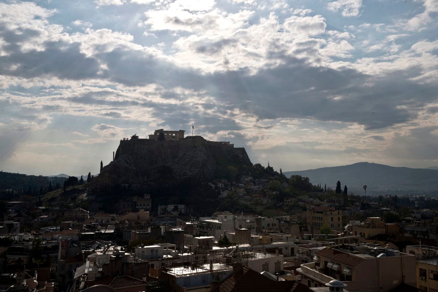 Lightning hits Acropolis in Greece injuring 4, site intact