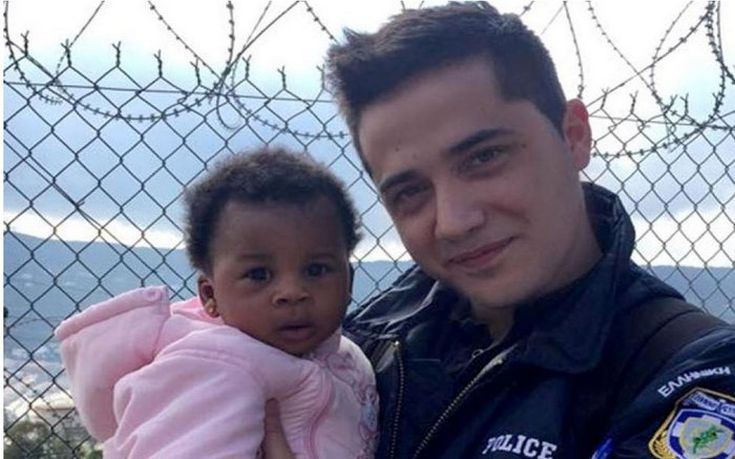 Έλληνας Αστυνομικός Θέλησε Να Υιοθετήσει Προσφυγόπουλο Στη Σάμο.