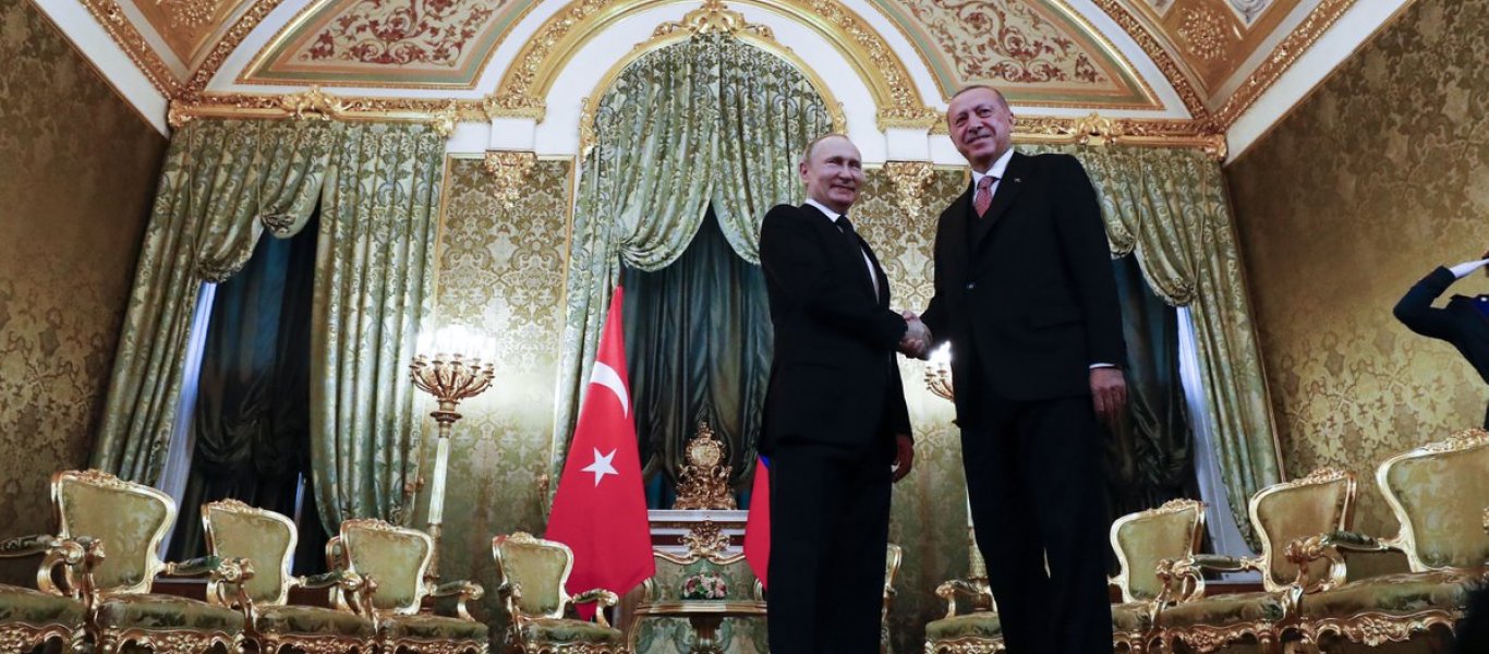 Θερμή υποδοχή Ερντογάν στο Κρεμλίνο – Πούτιν: «Τα S-400 μεταφέρονται στην Τουρκία»