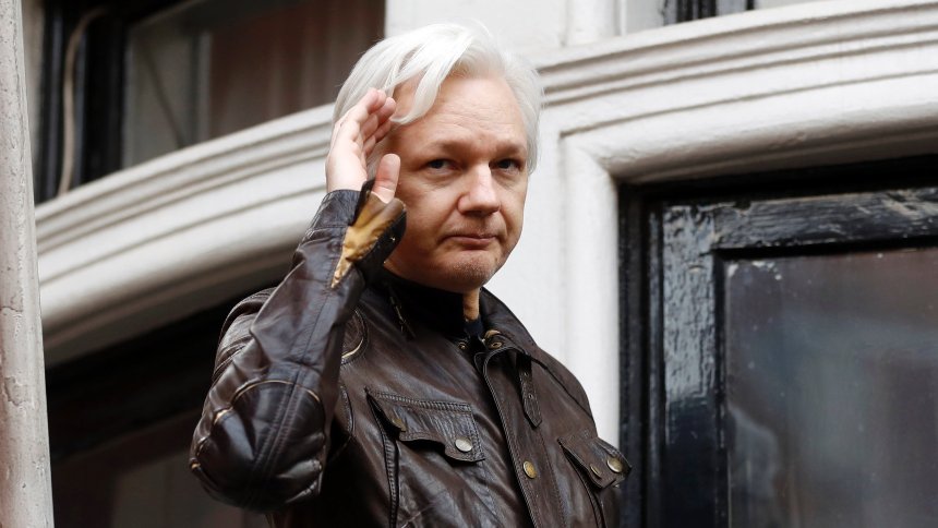 Ecuadorean judge orders Swedish citizen close to Assange jailed pending trial