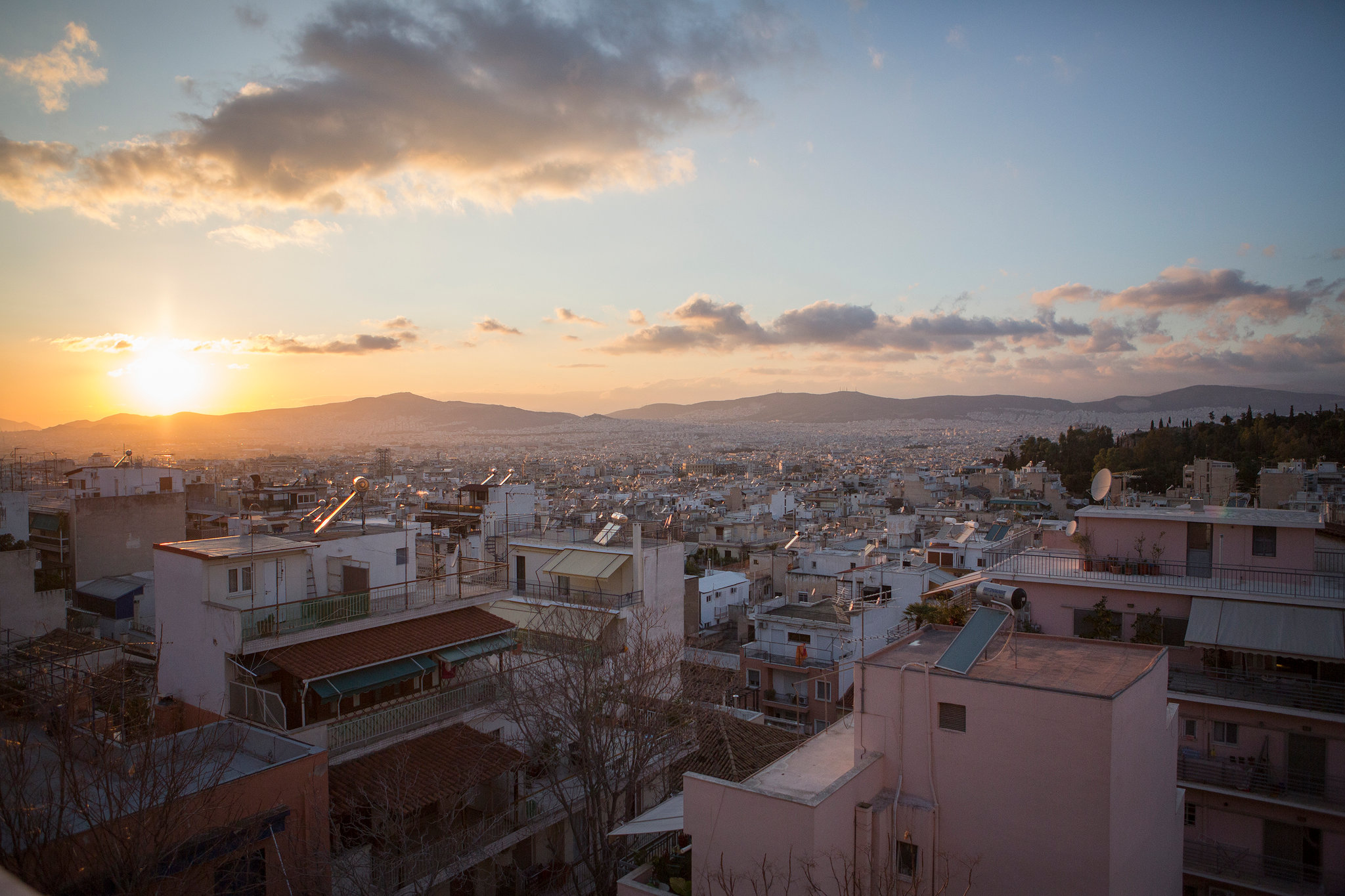 In Greece, an Economic Revival Fueled by ‘Golden Visas’ and Tourism