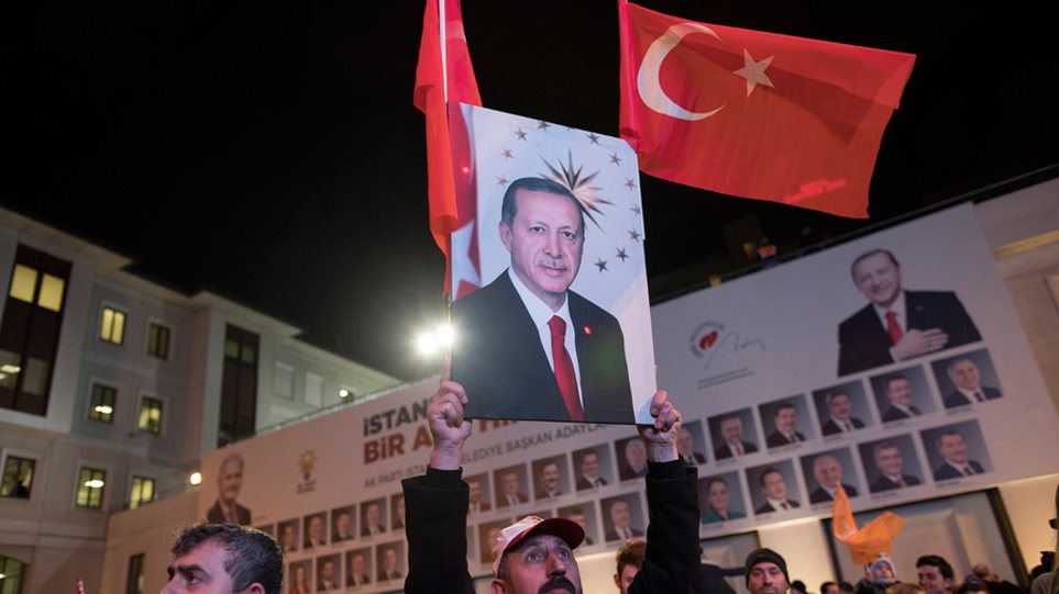 Χάνει Άγκυρα και Σμύρνη ο Ερντογάν στις δημοτικές εκλογές – Θρίλερ στην Κωνσταντινούπολη