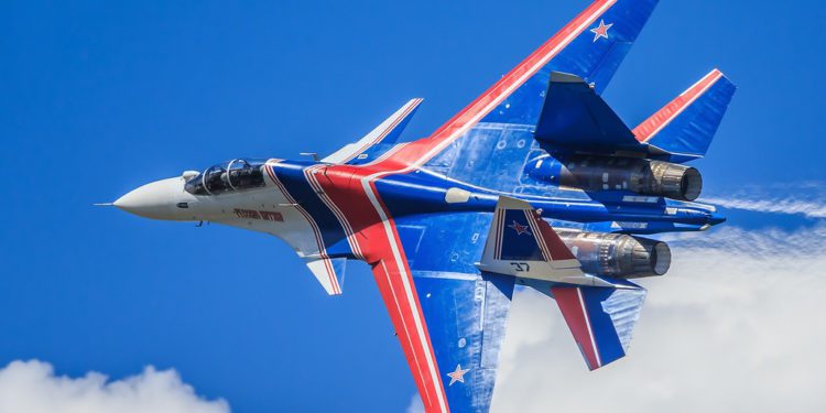 Δείτε καρέ-καρέ το «δολοφονικό» πέρασμα ρωσικού μαχητικού σε αμερικανικό αεροσκάφος