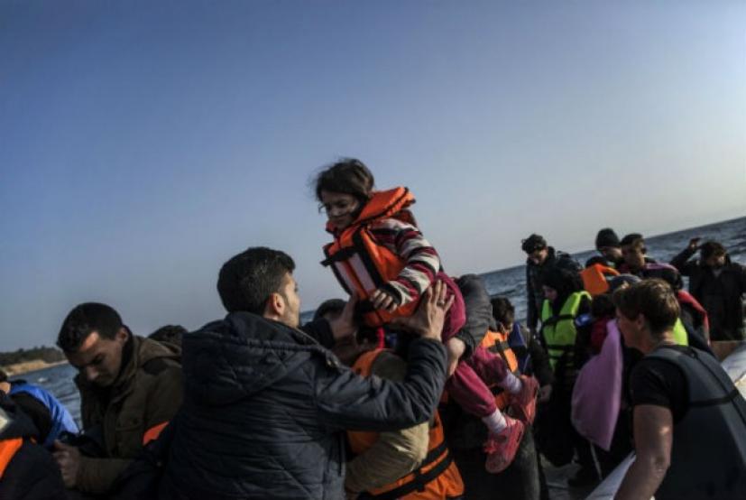 Μέγα διεθνές σκάνδαλο με ΜΚΟ στην Ελλάδα. Η Advocates Abroad εκπαιδεύει 15000 μετανάστες να υποδύονται τους Χριστιανούς διωγμένους για να παίρνουν άσυλο