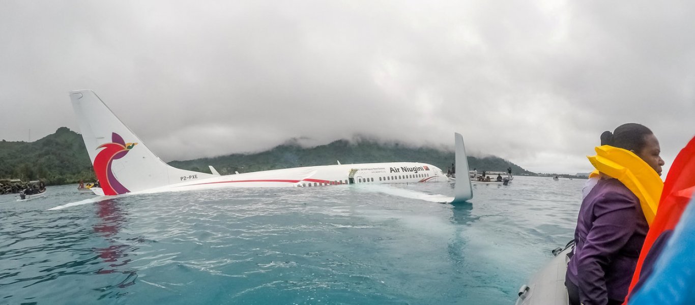 Βίντεο-σοκ: Boeing 737 πέφτει στον ωκεανό – Οι πιλότοι δεν είχαν καταλάβει ότι πετούσαν χαμηλά!
