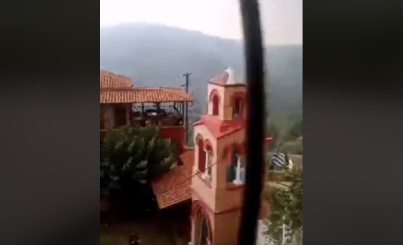 Όταν η φωτιά έφτασε στο μοναστήρι γύρισε ο αέρας και σώθηκε.. Το βίντεο του πυροσβέστη