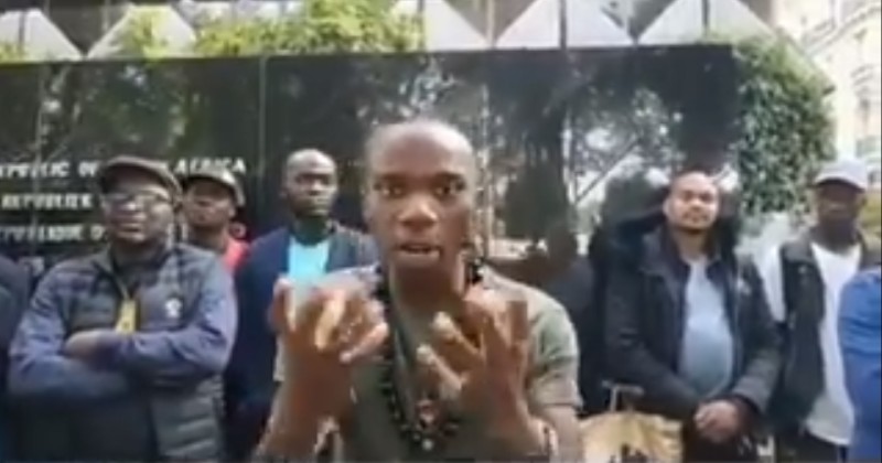 PROTESTER’S SOLUTION TO BLACK-ON-BLACK VIOLENCE IN SOUTH AFRICA; KILL WHITES INSTEAD