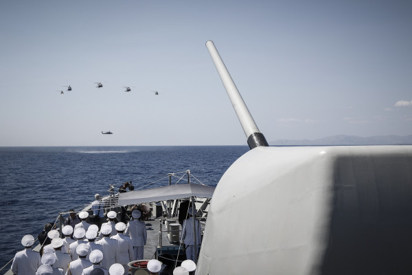 Ένταση στο Αιγαίο: Τουρκικό drone πάνω ελληνικά πολεμικά πλοία (ΒΙΝΤΕΟ)