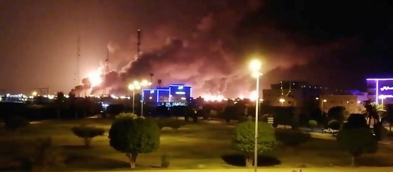 Βίντεο: Τίναξαν στον αέρα τις πετρελαϊκές εγκαταστάσεις της Σαουδικής Αραβίας – Αλυσιδωτές εκρήξεις