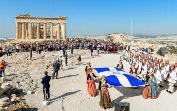 Η επετειακή έπαρση της σημαίας στην Ακρόπολη για τα 75 χρόνια από την απελευθέρωση της Αθήνας