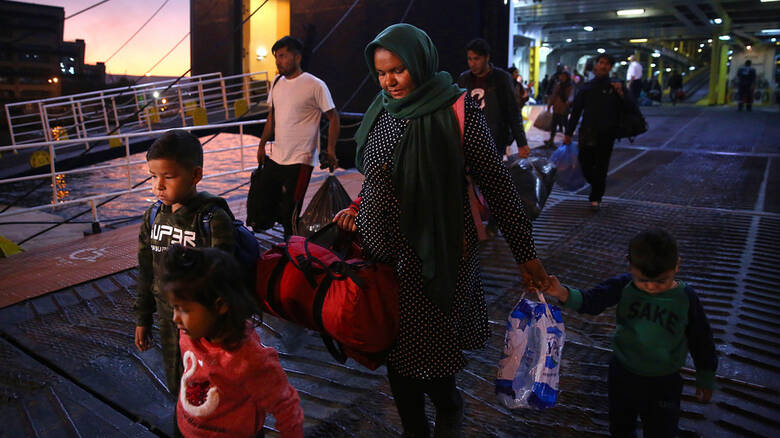 Στο λιμάνι του Πειραιά έφτασαν δύο πλοία με 179 πρόσφυγες