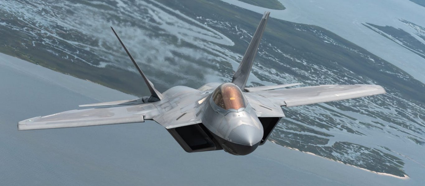 Βίντεο δείχνει το «ανίκητο» F-22 να χάνει σε «αερομαχία» από το γαλλικό Rafale: Το έκρυψαν για 10 χρόνια οι Αμερικανοί