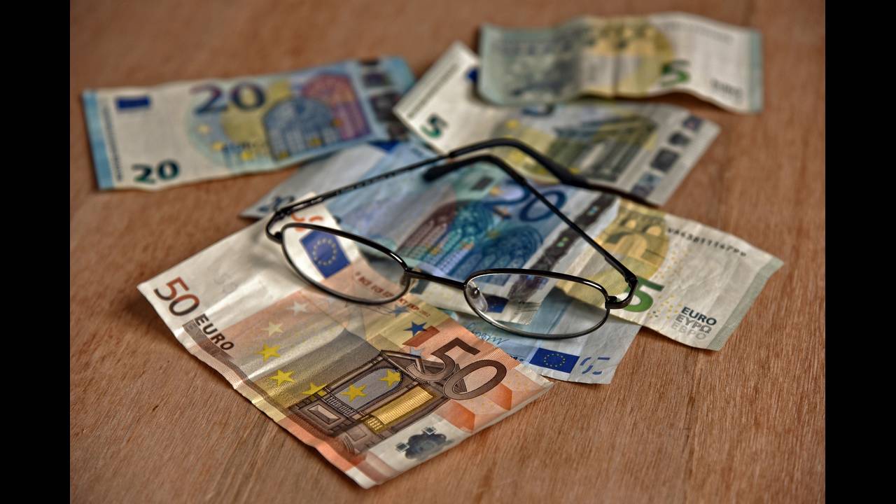 Συντάξεις: Έξι κατηγορίες συνταξιούχων θα λάβουν από 1.350 έως 30.000 ευρώ