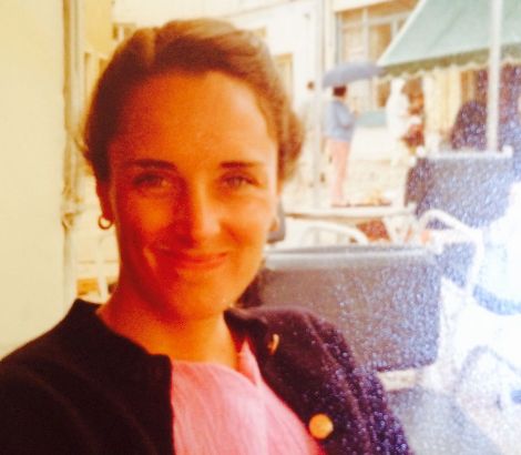 Former lady CIA agent who worked in Greece reveals her wardrobes she wore in the service