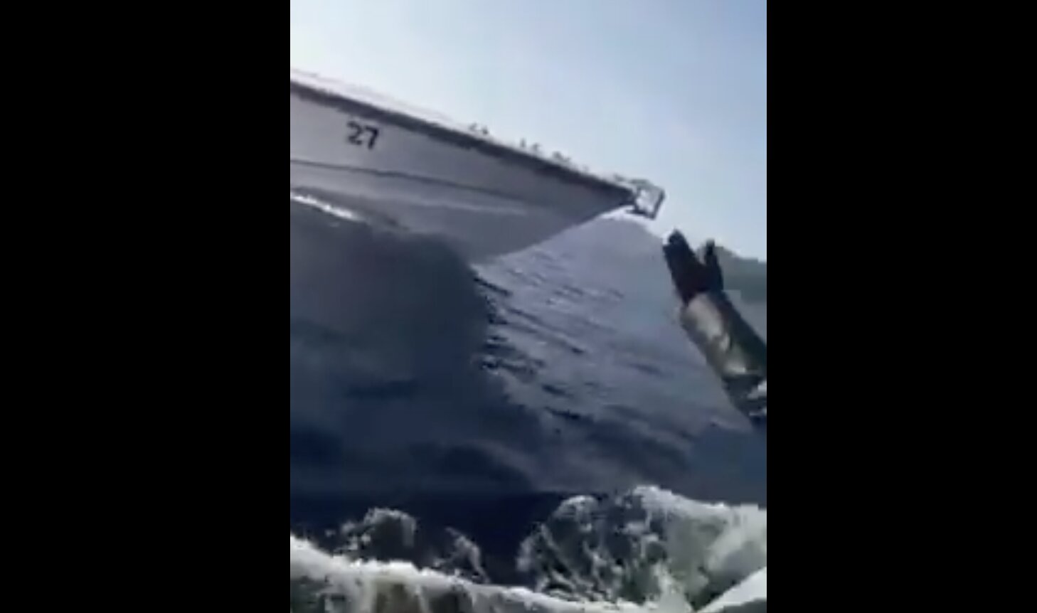 Τουρκικό σκάφος εμβολιζει λάθρο στα χωρικά ύδατα της Ελλάδος! Τους πνίγουν στη θάλασσα ώστε να κατηγορούν εμάς!