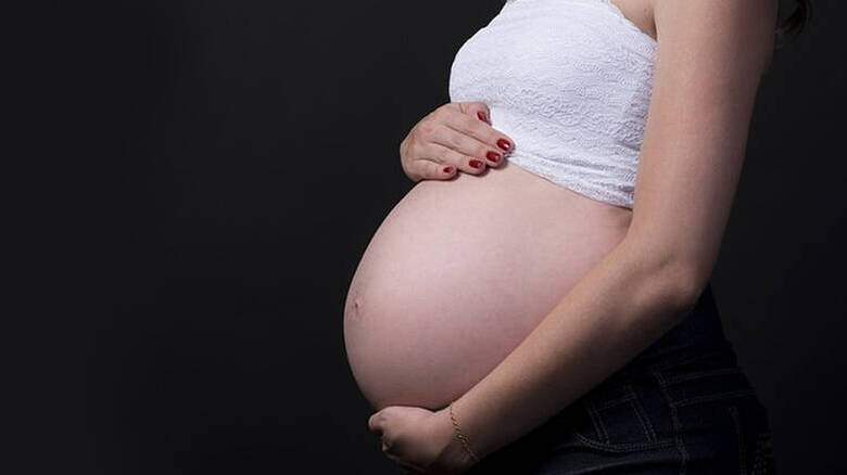 Επίδομα γέννας: Δείτε αν δικαιούστε το επίδομα των 2.000 ευρώ