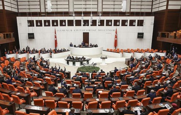 ΠΡΑΞΗ ΠΟΛΕΜΟΥ! Με 293 ψήφους η τουρκική Βουλή ψήφισε υπέρ της αρπαγής ελληνικής ΑΟΖ σε Καστελόριζο και Κρήτη