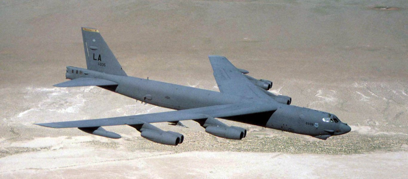 ΕΚΤΑΚΤΟ: Αεροπορικές επιθέσεις με στρατηγικά βομβαρδιστικά B-52Η κατά φιλοϊρανικών οργανώσεων στα σύνορα Ιράκ-Συρίας