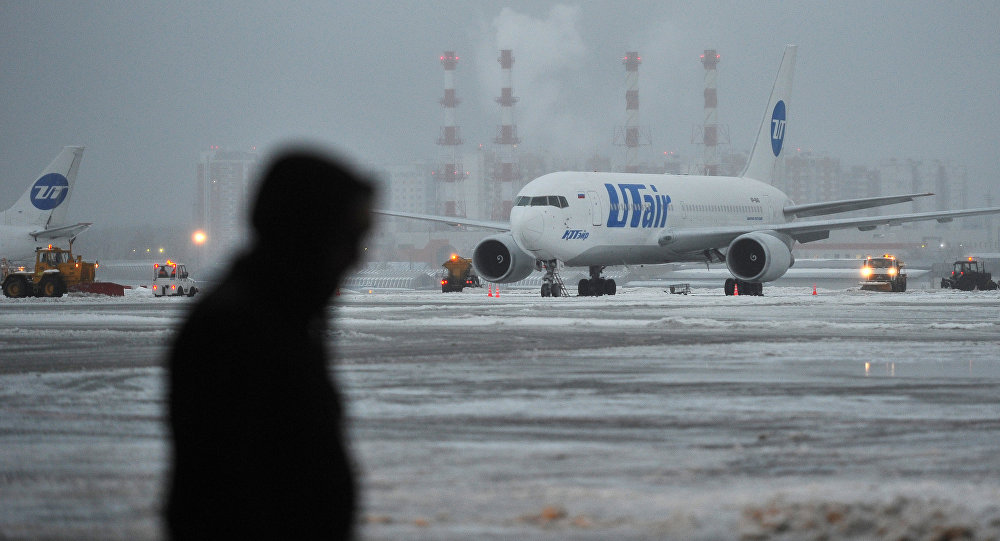 Watch Boeing-737 With 94 People on Board Dramatically Crash Land in Russia’s Usinsk