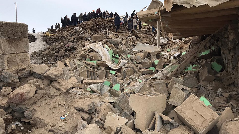 Σεισμός 5,7 Ρίχτερ στα σύνορα Τουρκίας με Ιράν – Εννέα νεκροί εκ των οποίων τρία παιδιά