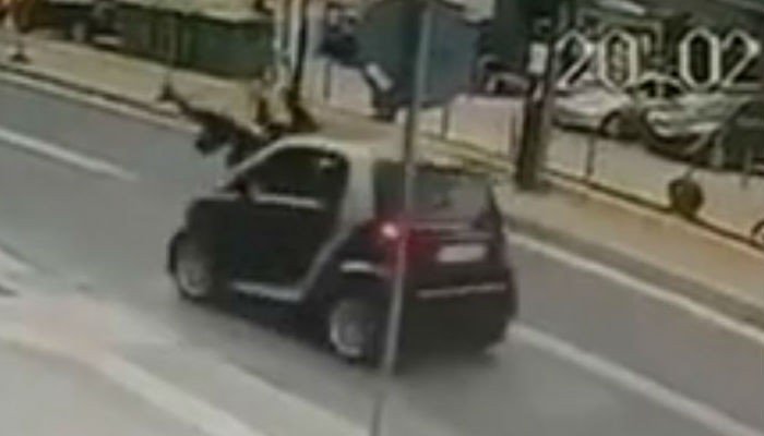 Αυτοκίνητο παρέσυρε μητέρα και παιδί στο Ρέθυμνο – Σοκαριστικό βίντεο