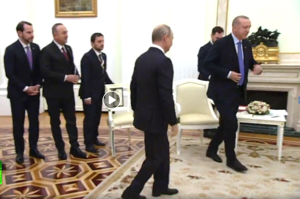 Ούτε χειραψία δε θέλει ο Ερντογάν να κάνει με τον Πούτιν! Το βίντεο τα λέει όλα!