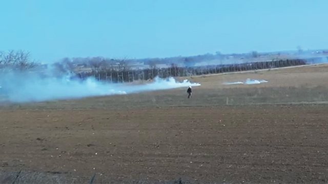Alert! Οι Τούρκοι πετούν χημικά με drones στις ελληνικές δυνάμεις στα σύνορα
