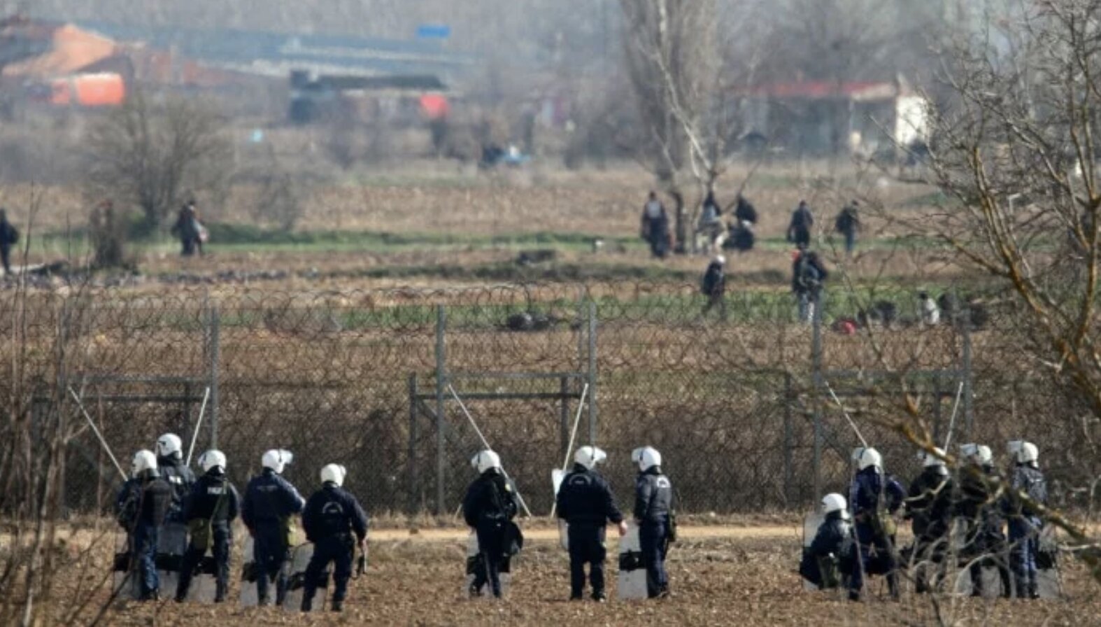 Turkey sends police to the border to stop Greece pushing migrants back