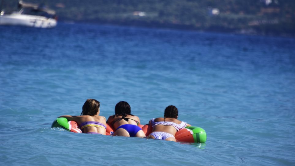Έρευνα του ΠΑΜΑΚ: Οι μισοί Έλληνες σχεδιάζουν καλοκαιρινές διακοπές